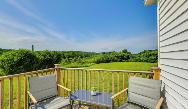 4 Mi to Dtwn Granville: Family Home w/Deck!