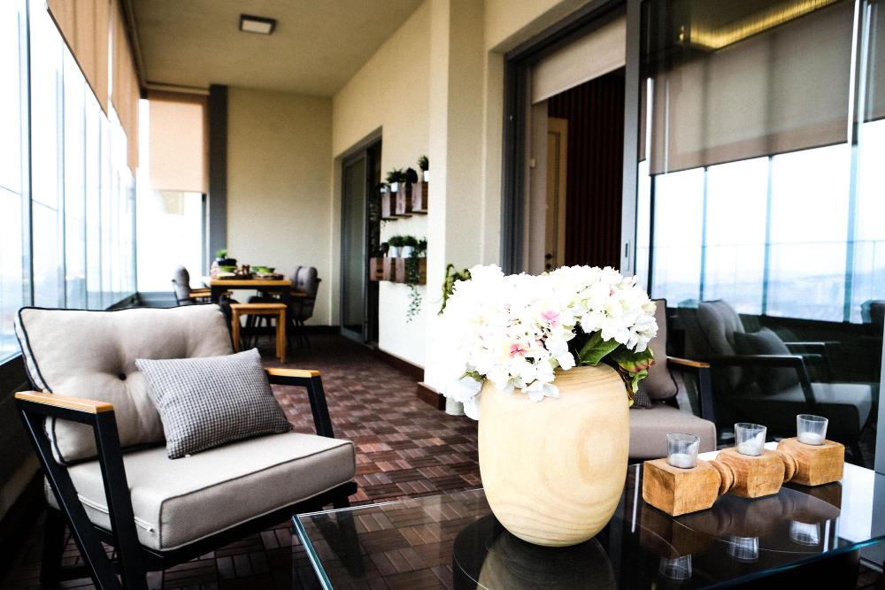 6th Floor Ocean Front, king bed, partial kitchen Sleeps 3, newly remodeled