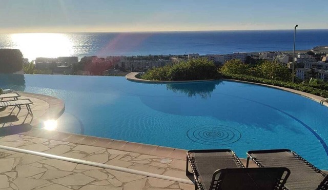 Adorable cottage with pool and Ocean view