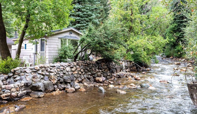 Adorable Studio Cabin on Big Cottonwood River