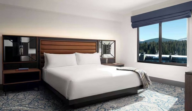 Alpenrock 1BR Suite w/Onsite Hot Tub, Free Shuttle, Bar & Restaurant