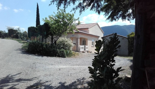ARDECHE. "L'AMANDIER" GITE (3Etoiles) Près PRIVAS Calme - randos. visites.