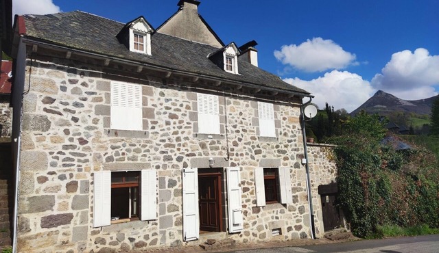 Authentic house a few steps from hiking trails and ski slopes
