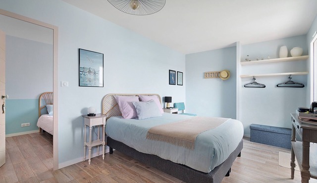 'Bains de Mer' Guest Rooms with Shared Garden, Balcony and Wi-Fi