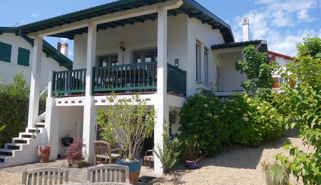 BASQUE COUNTRY VILLA IN THE HEART OF GUETHARY THE BEACH ON FOOT