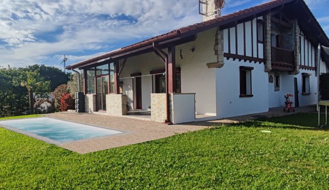 Basque villa with pool 500m from Guéthary beach!