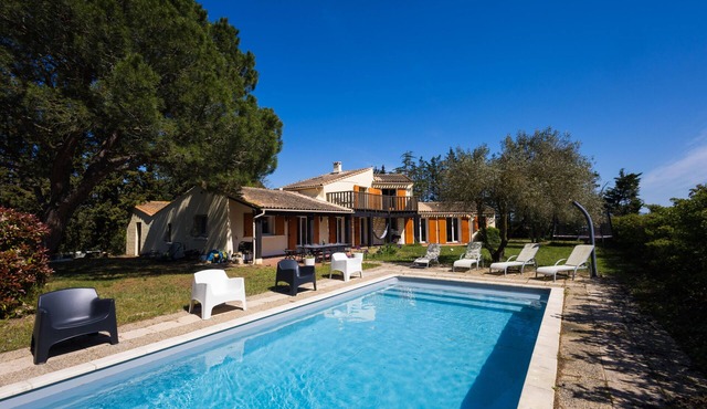 Bastide des Vignes: Private Pool and Tranquility on a Vineyard Estate