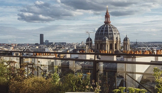 Be amazed by the stunning panoramic view-Paris Saint-Augustin