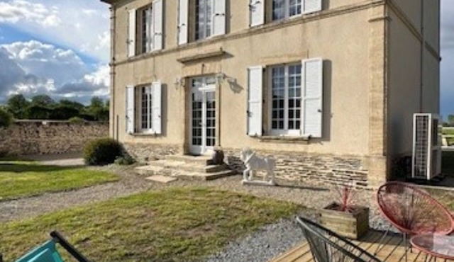 Beautiful 18th-century residence just a stone's throw from Camping l'Escapade and its lovely swimming pool!