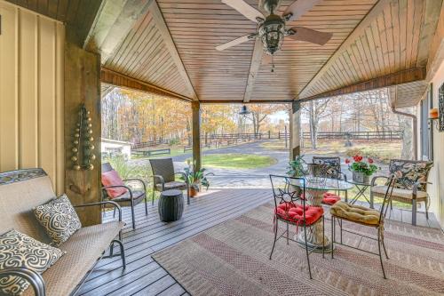 Beautiful & Unique Farmhouse 15 Mi to Saratoga