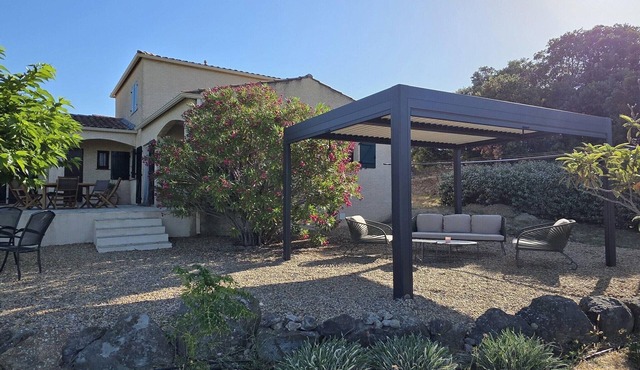 Beautiful villa with a private, fenced-in swimming pool
