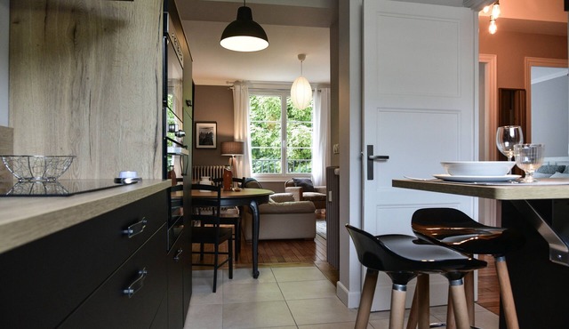 Bright, spacious apartment in town center