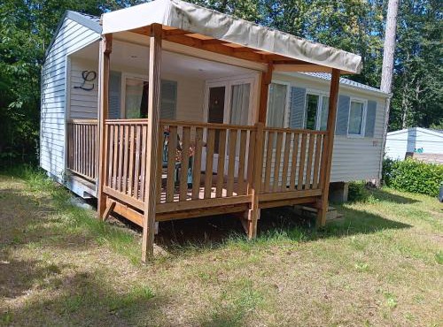 Bungalow charmant avec piscine partagée à Saint-Chéron