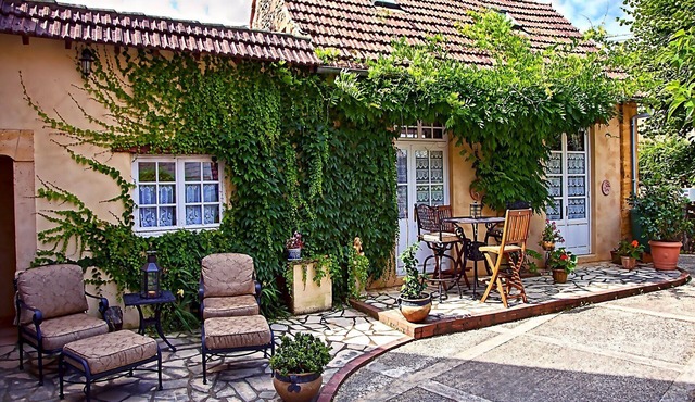 BUTTERFLY Cottage - Cosy Romantic Cottage in a calm hamlet, heated pool, gym