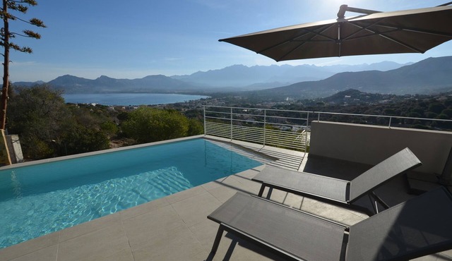 CALVI, MAGNIFICENT CONTEMPORARY VILLA WITH SEA VIEW AND HEATED POOL