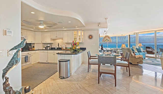 Celebrate Honeymoon, Anniversary or Birthday.Panoramic Ocean View!
