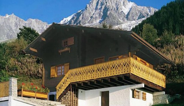 Chamonix - Mont Blanc QUIET INDEPENDENT CHALET FOR 2 TO 6 PEOPLE