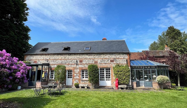 Charme et Caractère : Maison de Campagne Avec Trés Beau Jardin Paysagé