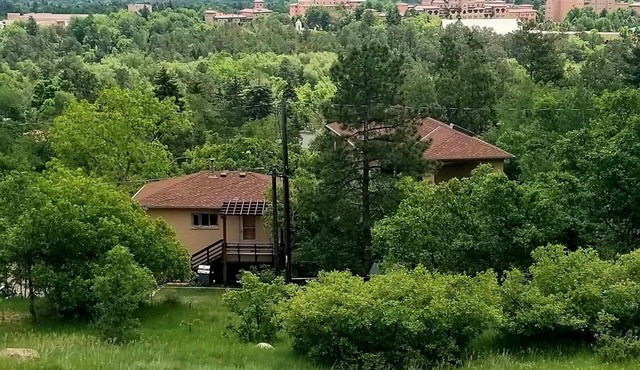 Charming 1-bedroom apartment in delightful Colorado Springs, Cheyenne Canyon, SW