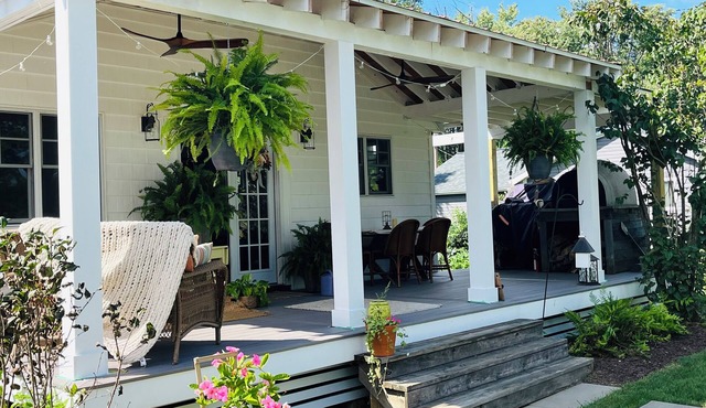 Charming 3-bedroom farmhouse water-front near Saratoga Springs