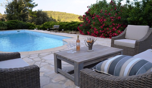 CHARMING AIR-CONDITIONED VILLA WITH HEATED POOL. EXCEPTIONAL VIEW.