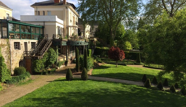 Charming family home-large flowered garden-banks of the Loir-1h30 Paris 15pers