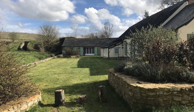 Charming house with very large Maine & Loire gardens between Angers & Saumur