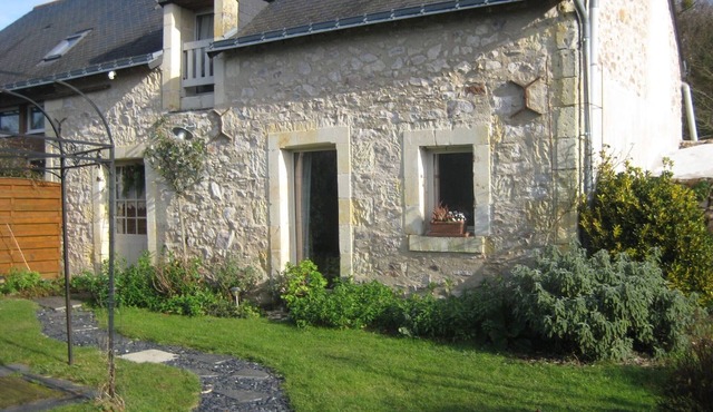 Charming Cottage in Wine Hamlet: Sleeps 5, Cozy Garden, Near Loire Castles