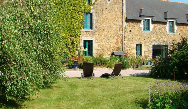 Charming residence with adjoining park and parking.