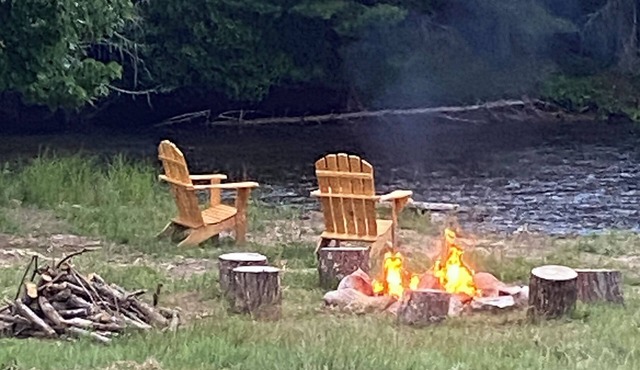 Charming riverfront house near Bolton Landing and Gore Mountain with AC