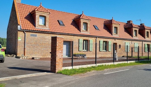 Charming semi-detached house with garden, near forest, pets allowed, parking & WiFi