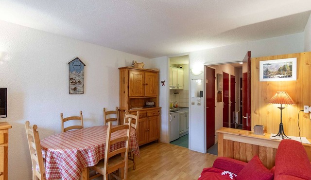 Cozy Studio for 5 with South-Facing Balcony in La Mongie