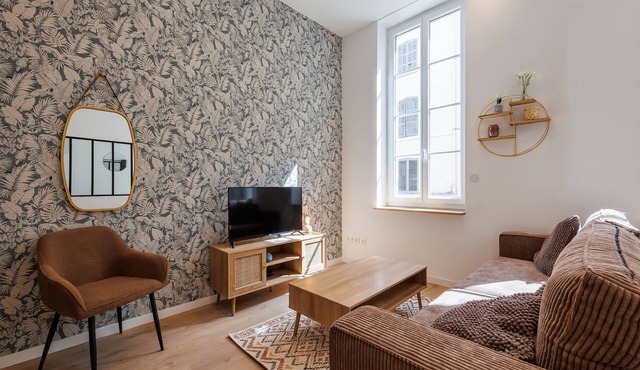 DESIGN FLAT 4/8P in the HEART of Marseille A/C ♥🇫🇷