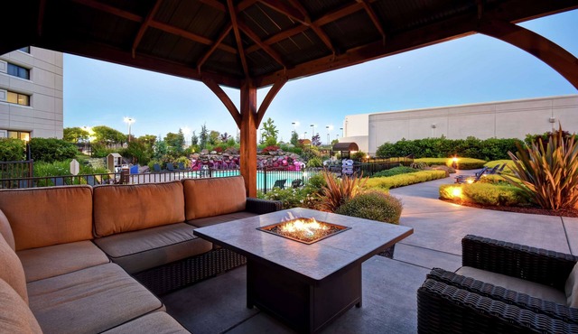 DoubleTree by Hilton Hotel Pleasanton at the Club