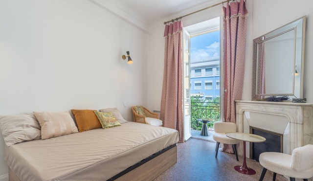 Elegant 2 bdr AC Nice Center Riquier 51sq m.