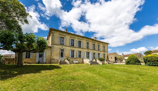 Exceptional Stay at Château Le Noble with Private Pool – In the Heart of a Historic Vineyard