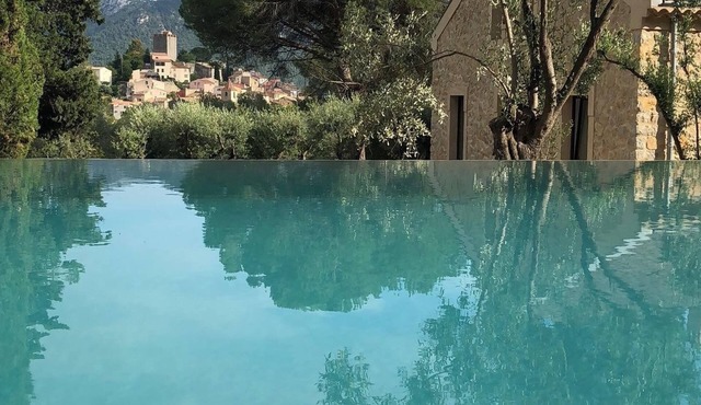 Family bastide with a historic past, in a Provencal village near the sea