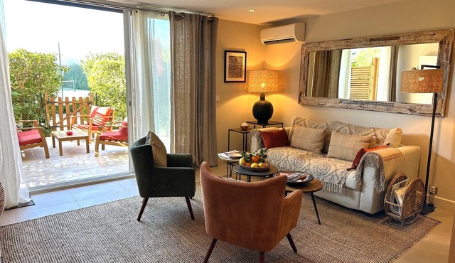 Fully restored garden apartment