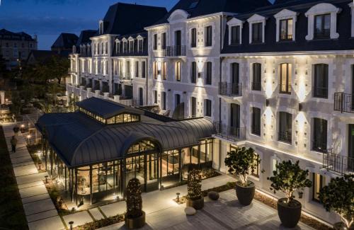 Grand Hotel de Courtoisville