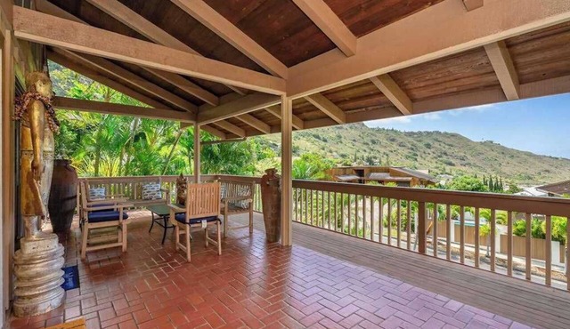 Hawaii Kai Studio with Ocean Views, Large Lanai, Koi Pond & W/D