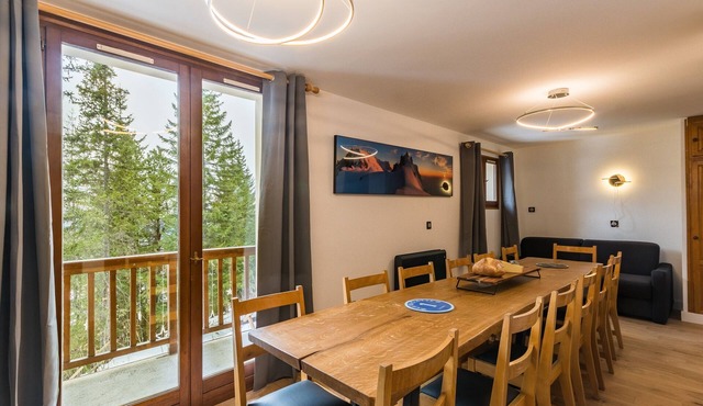 Holiday Home 'Chalet Antonin La Plagne 1800' with Mountain View, Private Garden and Wi-Fi