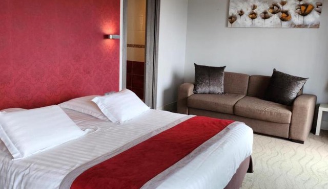 Kyriad Prestige Lyon Est - Saint Priest Eurexpo Hotel and SPA