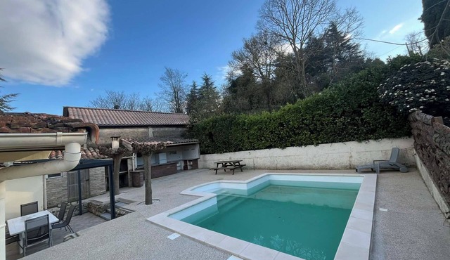 La Tit'Laurette: swimming pool and pizza oven