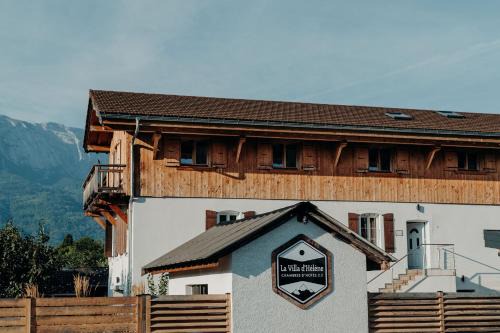 La Villa d'Hélène Chambre d'hôtes BnB - Cluses - Parking Voiture - Moto - Vélo