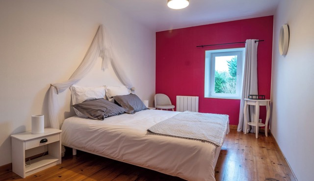 Large cottage with heated pool near the D-Day beaches