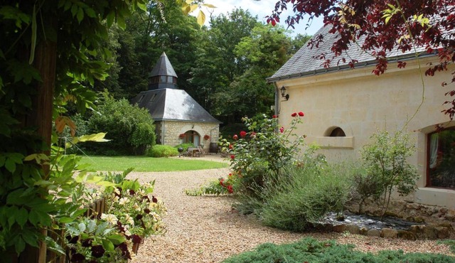 Le Logis du Pressoir Self Catering Gites in beautiful 18th Century Estate in the heart of the Loire Valley with heated pool and extensive grounds.