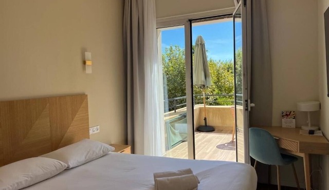 Mediterranean Terrace Stay Close to Boat Tours, Marina & Coastal Walks