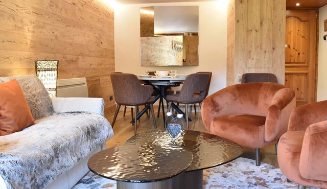 Meribel: Spacious 3BR Apartment, Sleeps 6, 150m from Ski Lift, Free Shuttle & Covered Parking