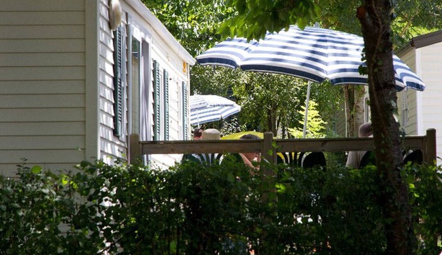 Mobile Home for 8 with Terrace in Petit-Palais-et-Cornemps