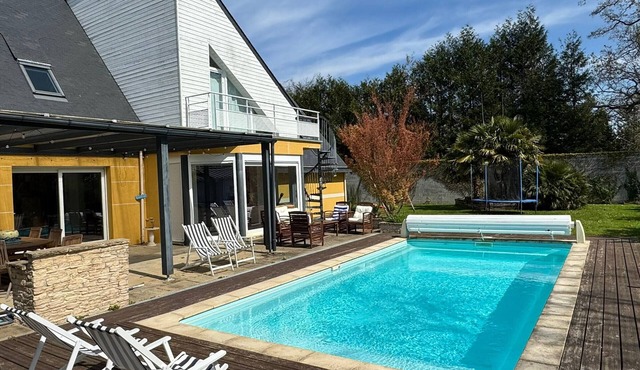Modern 4-bedroom villa with large heated pool